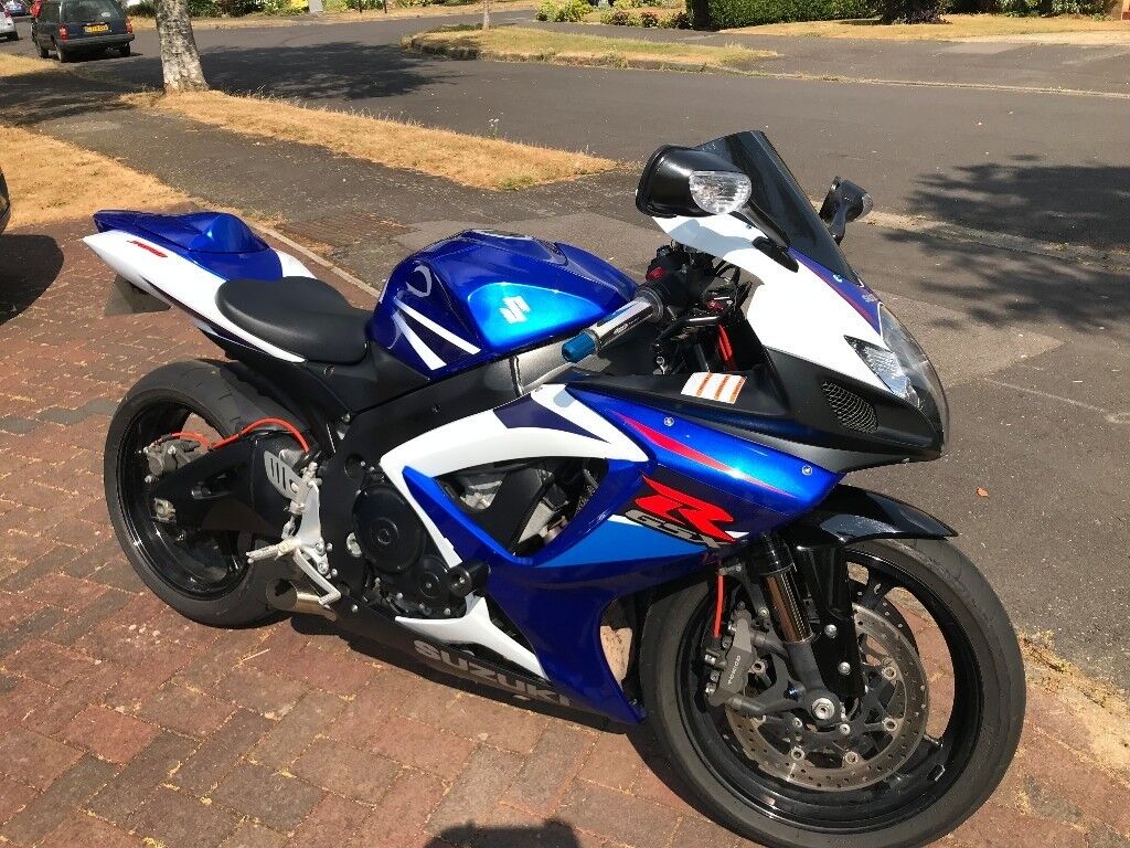 Suzuki GSXR 750 K7 Blue and White in Southampton