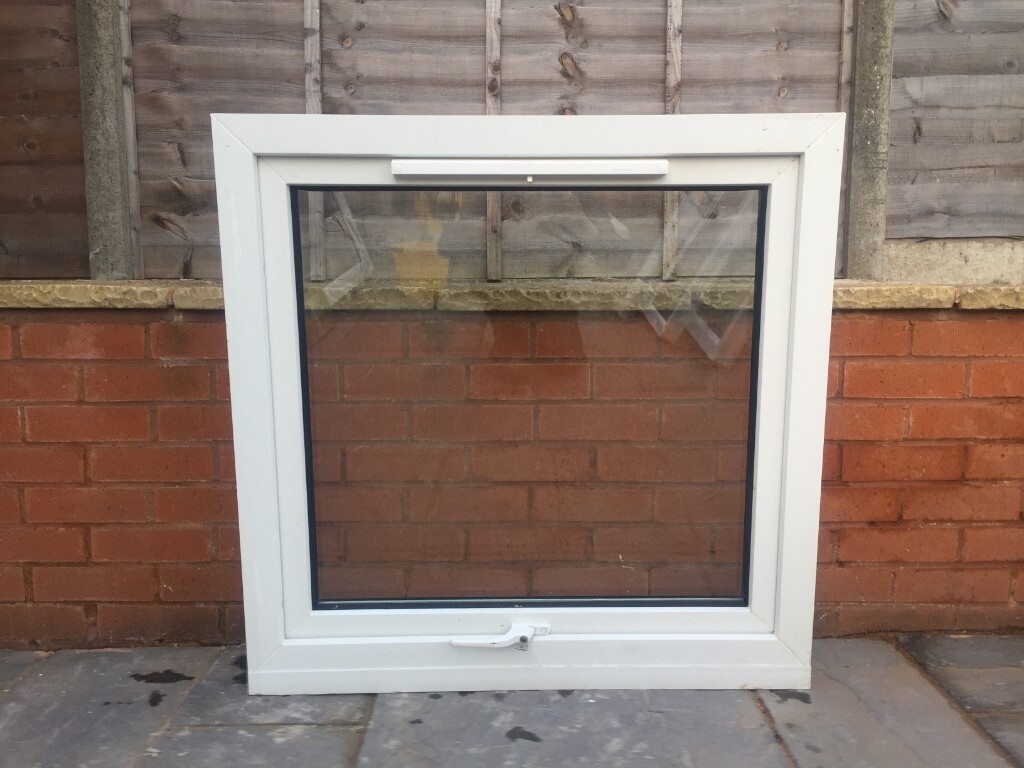 UPVC DOUBLE GLAZED WINDOW BOTTOM OPENING 90.5cm Wide 90cm High key can deliver in Yardley