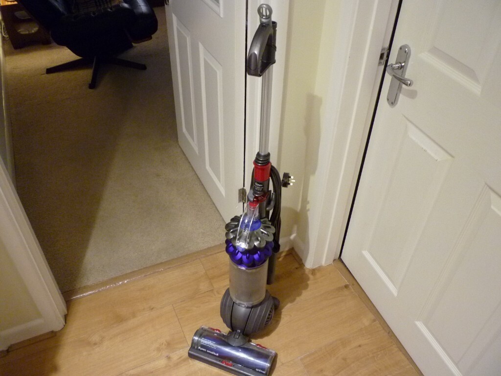 Dyson Small Ball vacuum cleaner / hoover in near mint condition in