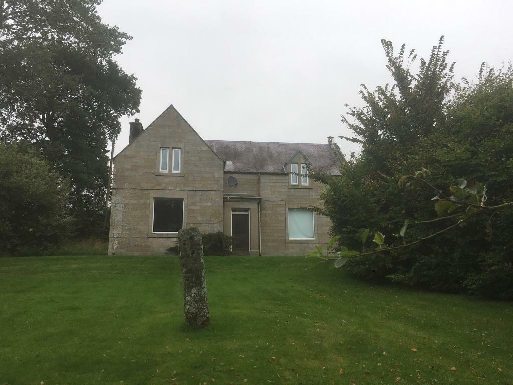 4 bedroom Farmhouse with paddock and barn. Roberton. in Selkirk