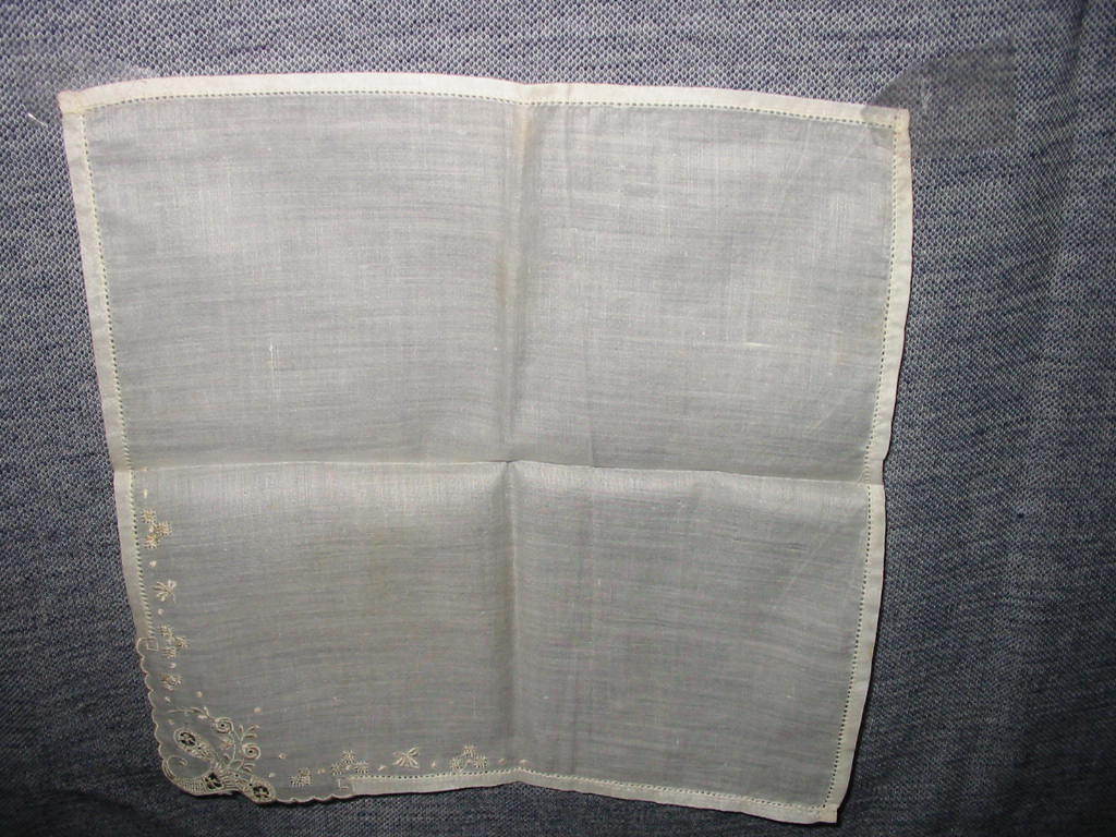 ANTIQUE VTG HANDKERCHIEF EMBROIDERY BASKET FLOWER BRIDE