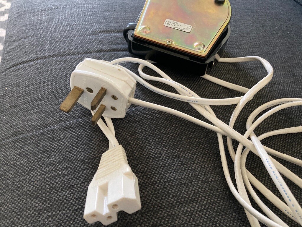Sewing machine foot pedal & plug in South Queensferry, Edinburgh