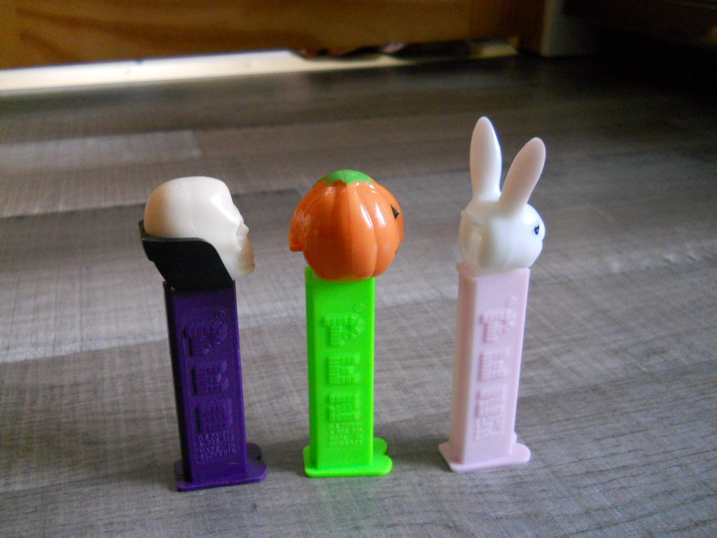 3 Vintage Footed PEZ SKULL PUMPKIN RABBIT Halloween Candy Dispensers 70’s 80's