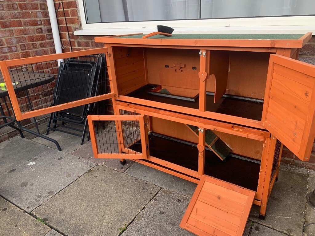 DELUX 4FT TWO TIER RABBIT/GUINEA PIG HUTCH in Clevedon, Somerset