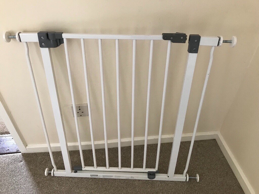 Stair Gate used in excellent condition. With fixings. in Swindon