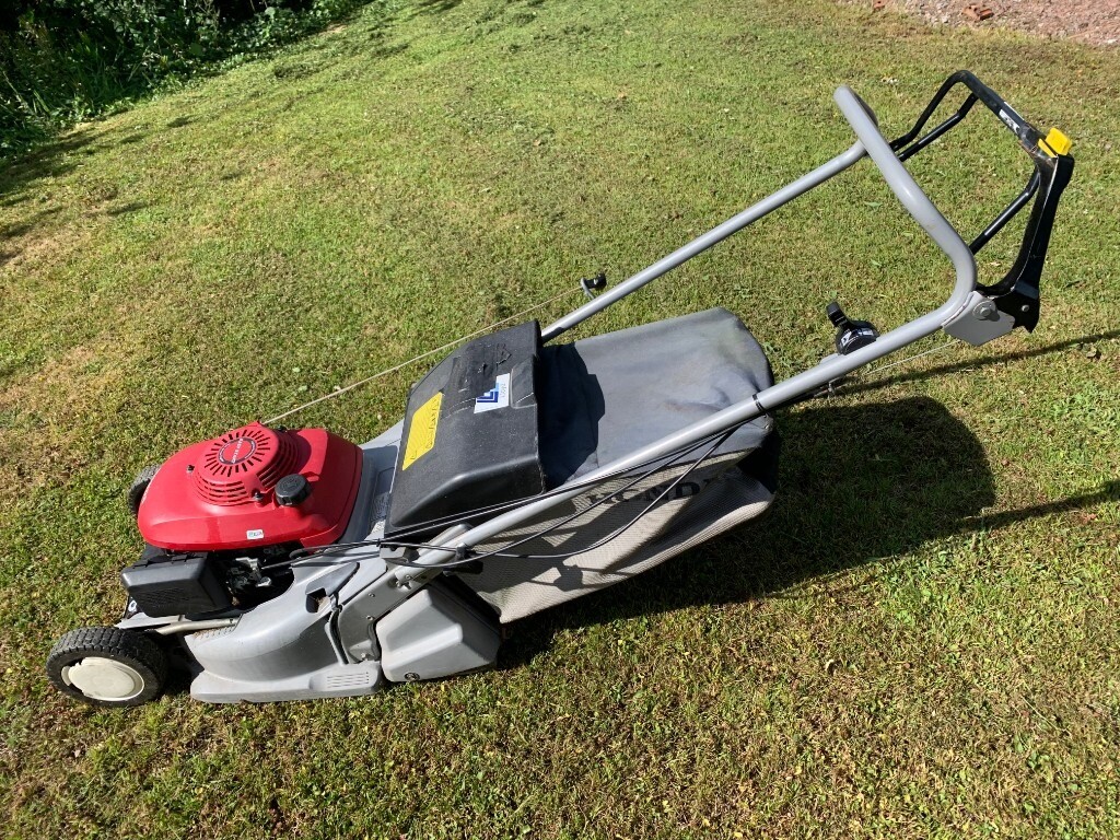 Honda HRB 476c lawnmower in Kirkcudbright, Dumfries and Galloway