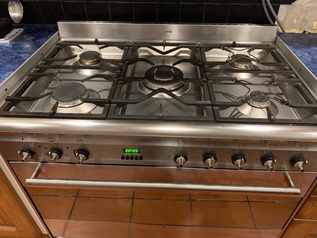 Smeg dual fuel 5 burner hob/oven PRICE REDUCED in Whitley Bay, Tyne