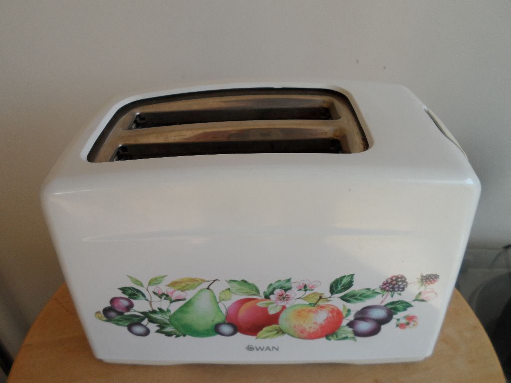 JOHNSON BROTHERS FRESH FRUIT 2SLICE TOASTER SWAN MADE in North