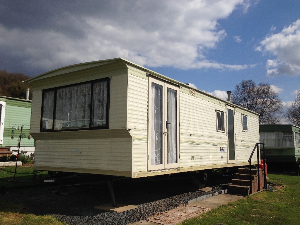 BEWDLEY SITED STATIC CARAVAN, 5 MINS DRIVE FROM BEWDLEY TOWN, RIVER SEVERN FISHING RIGHT in