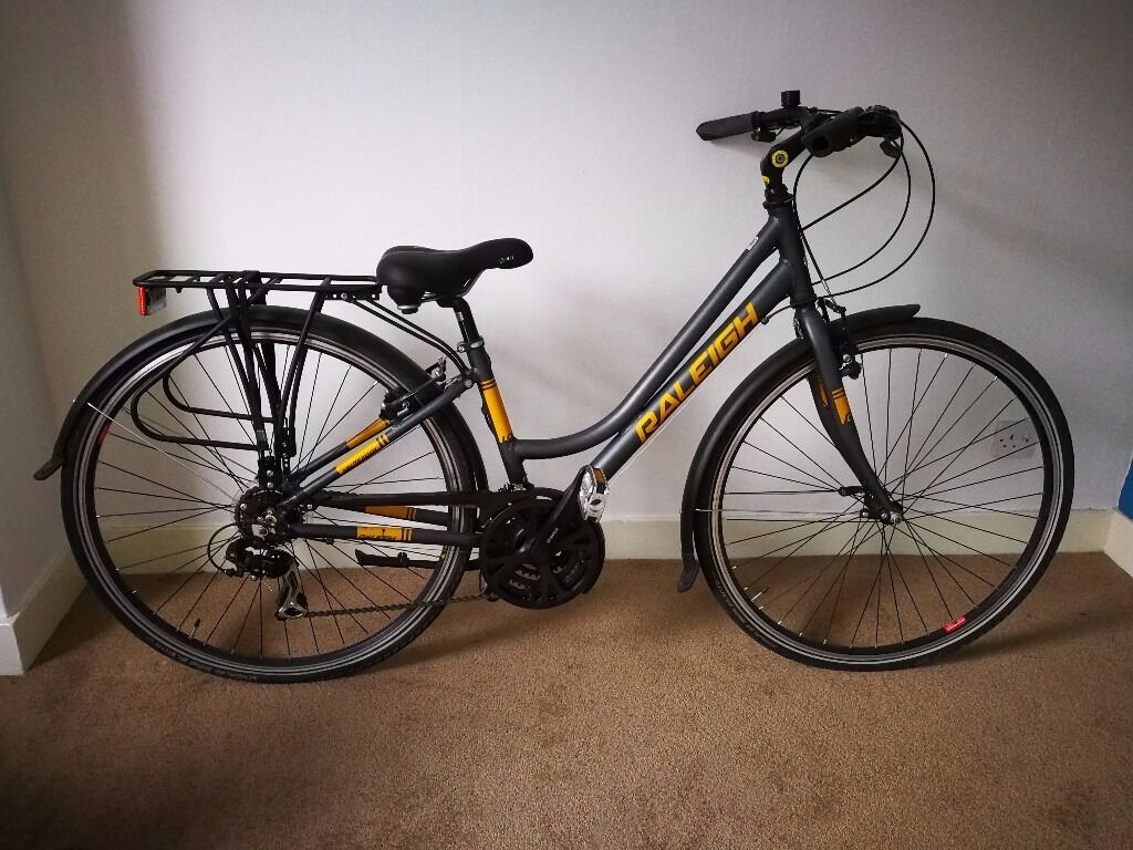 Raleigh Loxley Ladies Hybrid Bike Excellent condition from Halfords