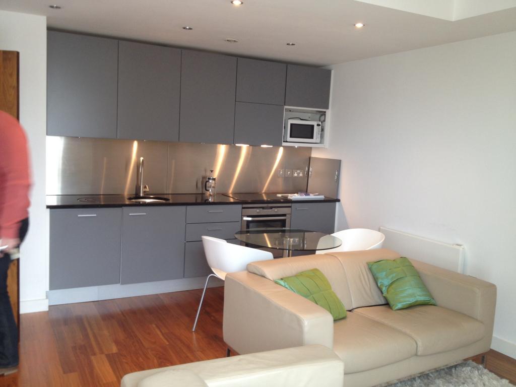 1 bedroom flat in Admiral House, Newport Road, Cardiff ...
