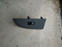 SEAT LEON MK2 PASSENGER SIDE FRONT ELECTRIC WINDOW SWITCH. Personal collect Winsford CW7 1GL.