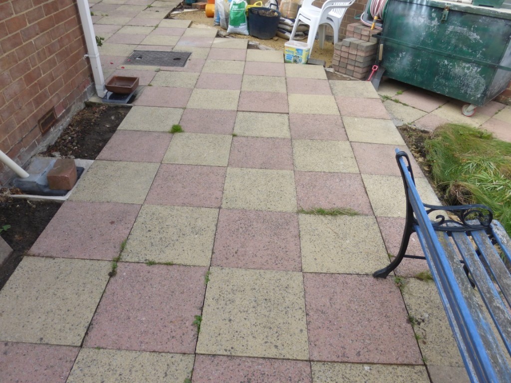 164 paving slabs for sale red and yellow approx half and half in