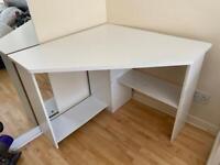 White corner desk *FREE TO COLLECT* NOW RESERVED