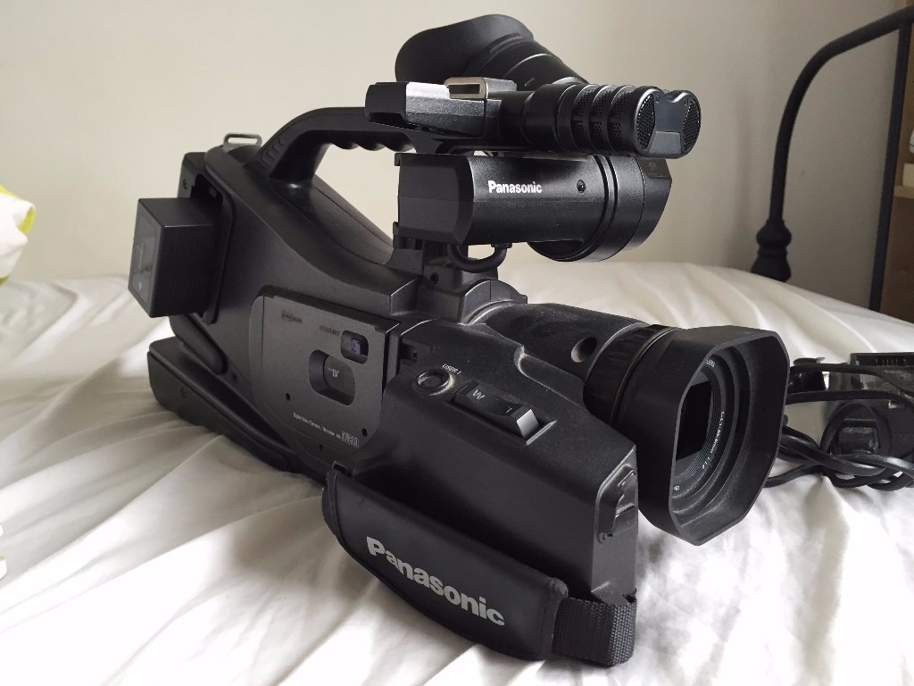 PANASONIC PROLINE AG DVC60 SHOULDER MOUNT CAMCORDER CAMERA in Dalston