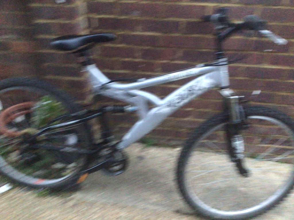 Adults Trax Outrage Dual Suspension Mountain Bike 18 Speed in
