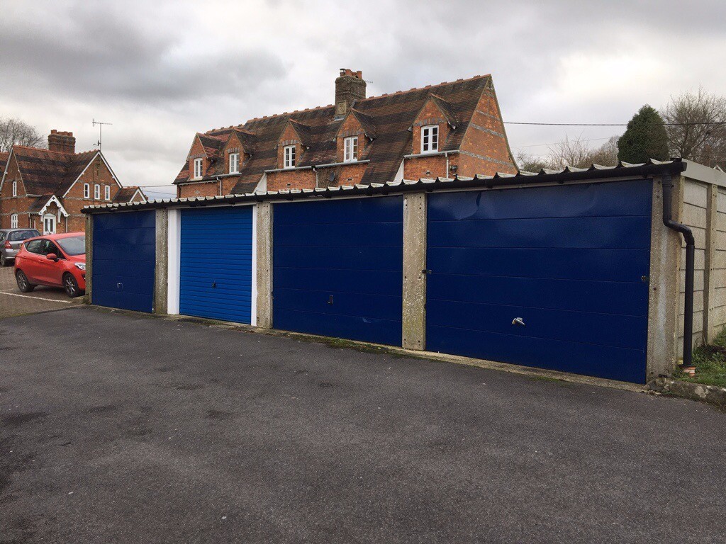 Garages/Parking for Rent in The Knapp, Great Bedwyn SN8 3PA in