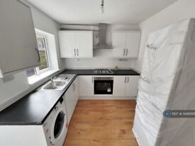 image for 3 bedroom house in Foxburrows Avenue, Guildford, GU2 (3 bed) (#1448956)