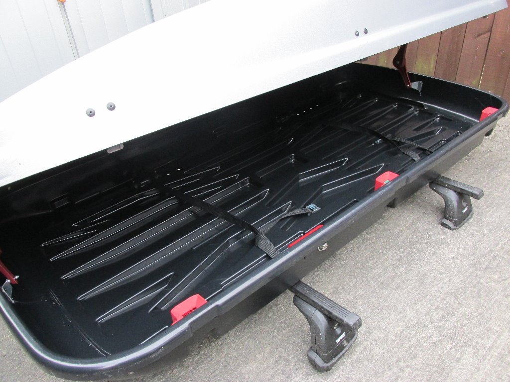 MONT BLANC Vista 540 Car Roof Box with roof bars in Durham, County