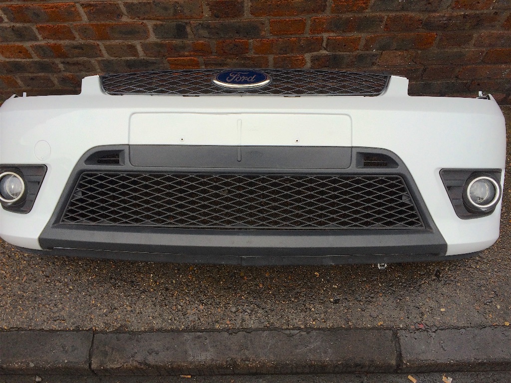 Ford Fiesta ST / Zetec S FRONT BUMPER Frozen White (02 08) Breaking Spares grille mk6 mk7 in