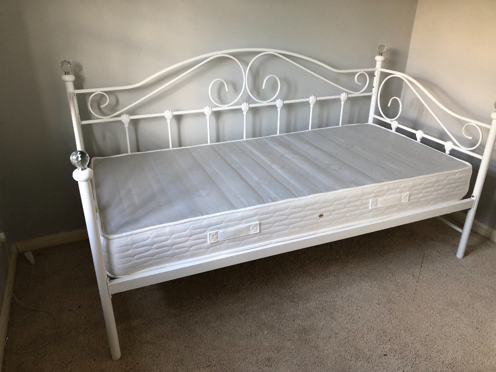 Single White 'Vienna' Day Bed Frame & Mattress 1yr old Immaculate cost