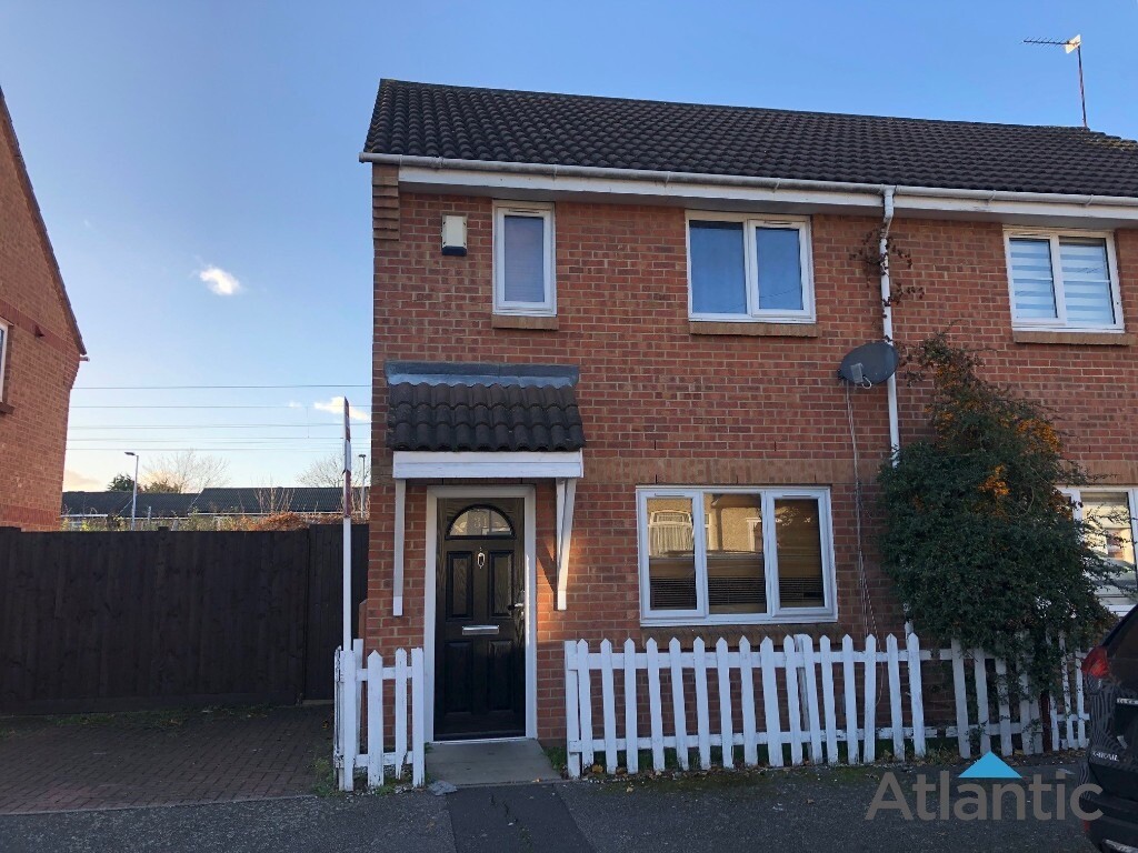 Large 2 Bedroom Semidetached House, In Enfield, EN3, Private Drive way