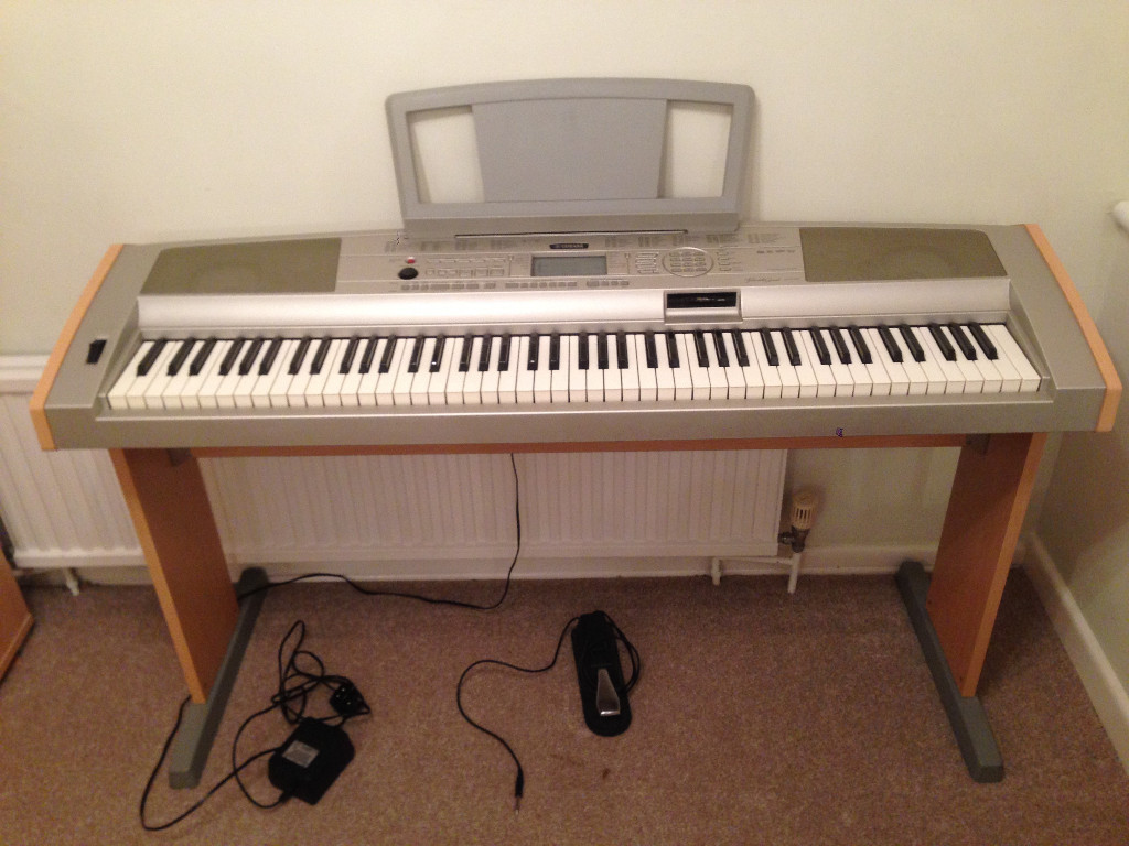 Yamaha Portable Grand DGX-500 Piano Keyboard