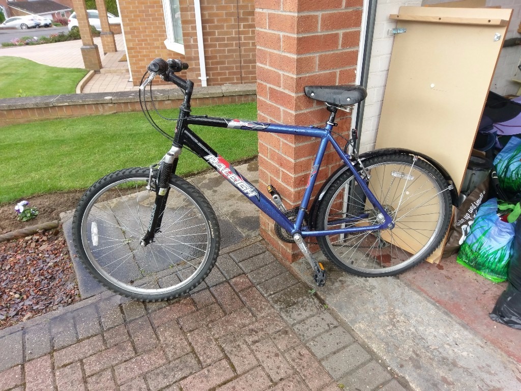 Raleigh SR Suntour Easy ride Mountain Bike like new in Nottingham
