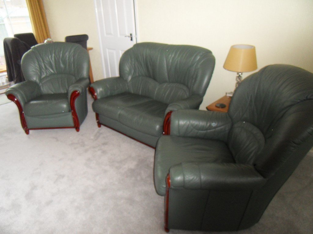 GREEN LEATHER 3 PIECE SUITE FROM FURNITURE VILLAGE in Havant