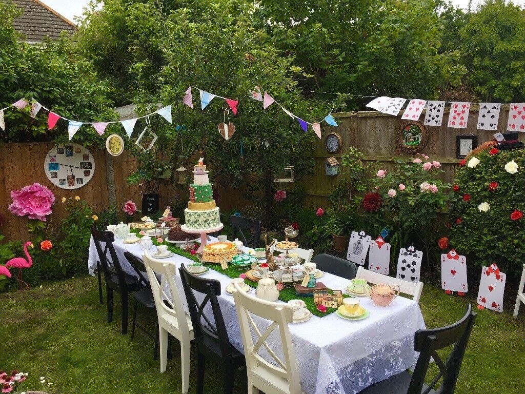  Job  Lot Alice in Wonderland Party  Decorations  in Fareham 