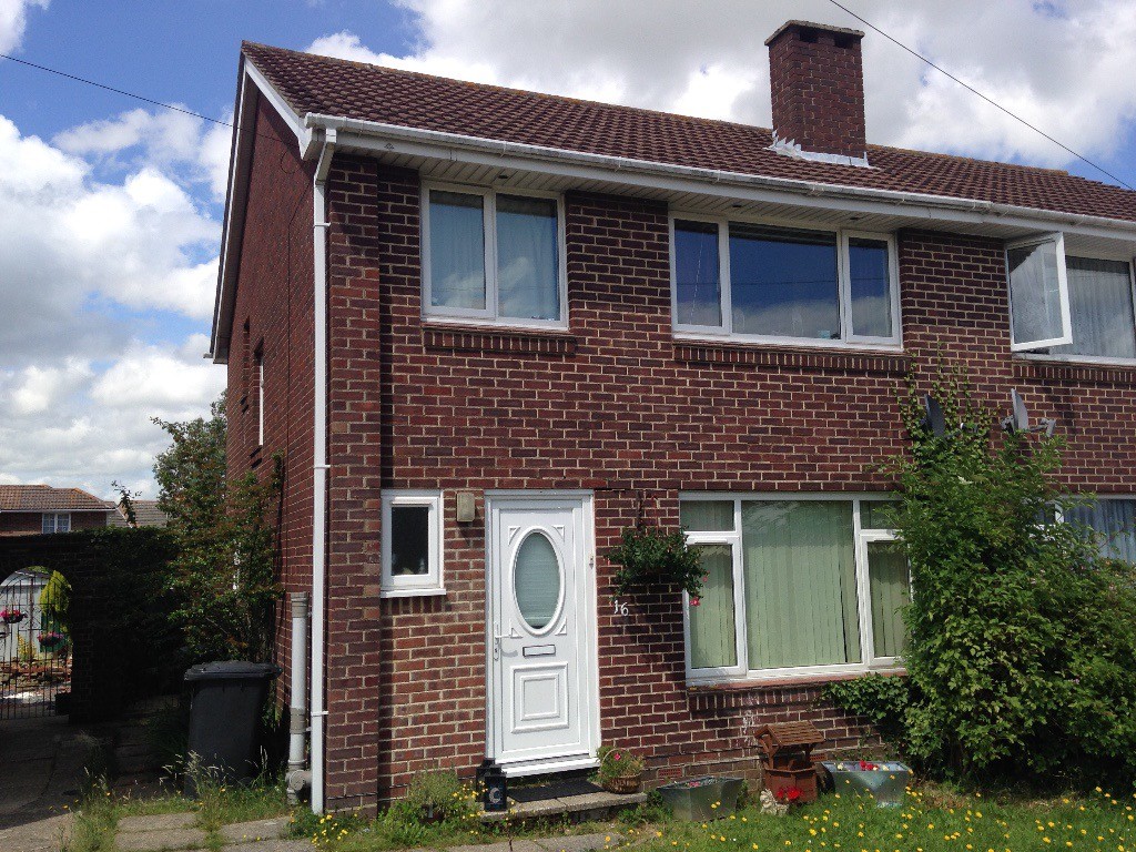 Three bedroom semi detached house to rent in Fair Oak 