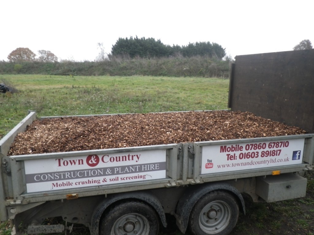 WOOD CHIPPING WOODCHIP, NORWICH, NORFOLK, SUFFOLK BULK LOADS BARK