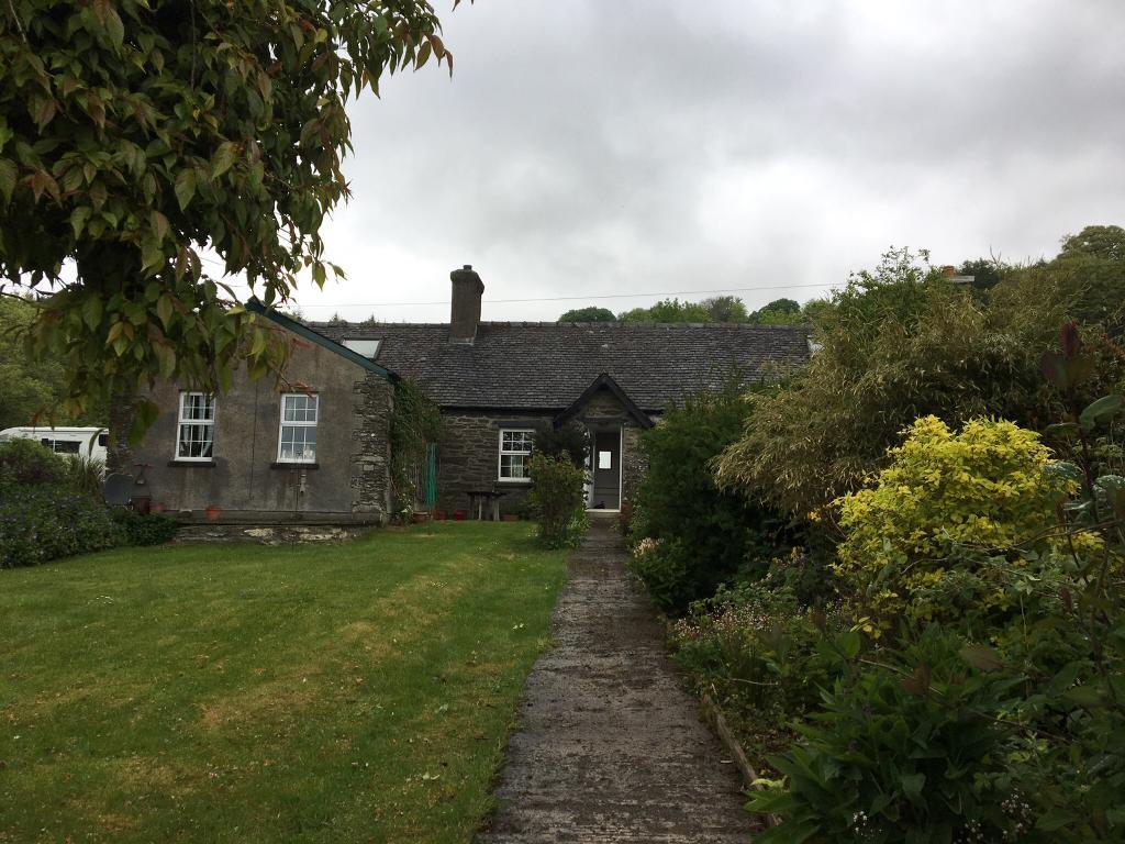 Furnished One Bedroom Cottage with Parking by Kilmartin | in