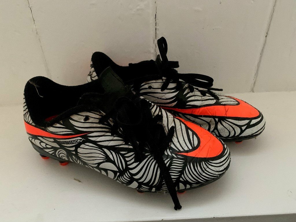 Boys Nike Hypervenom football rugby boots size 2 - can drop off for free in Edinburgh | in Leith