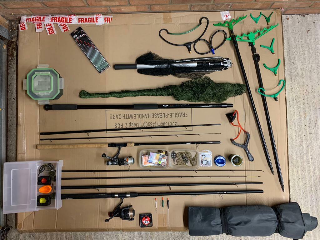 COMPLETE STARTER FISHING TACKLE SET KIT in Rickmansworth