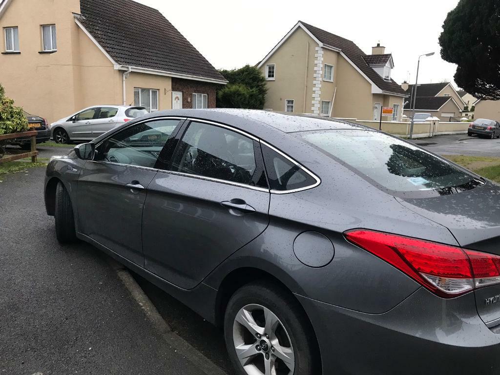 Hyundai i40 blue drive