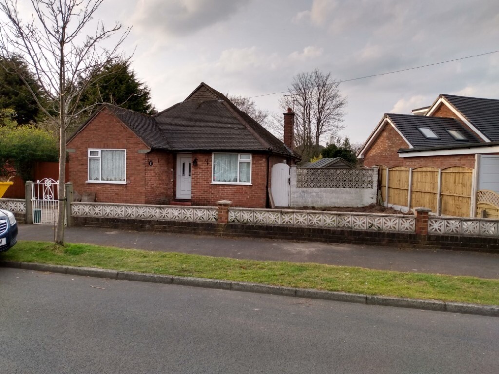 Maghull 2 Bed Detached Bungalow in need of modernisation in Liverpool