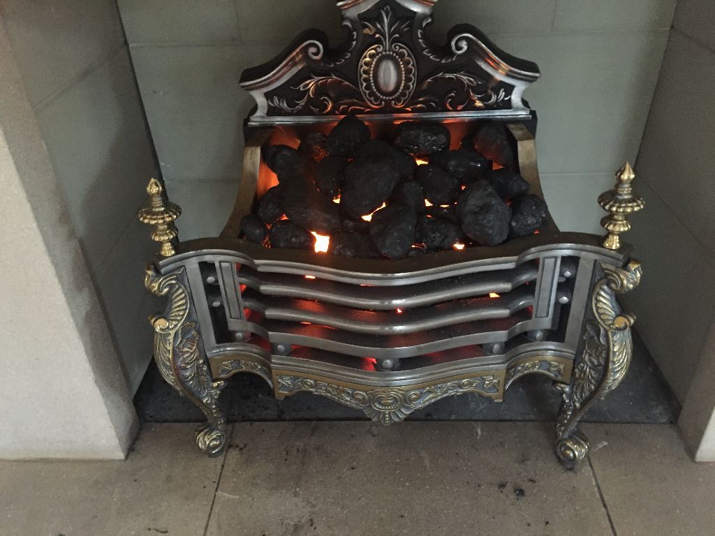 Queen Anne Fire Basket inc electric fire excellent condition in Ayr