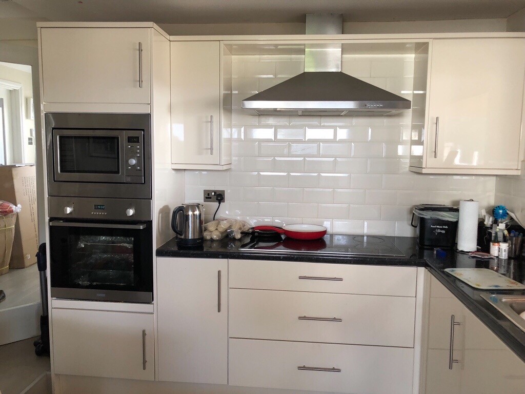 Whole Cream Kitchen With Integrated Fridge Freezer Oven Hob