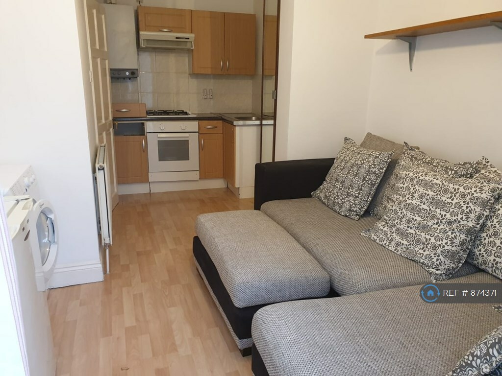 Studio flat in Golders Green Road, London, NW11 (#874371 ...