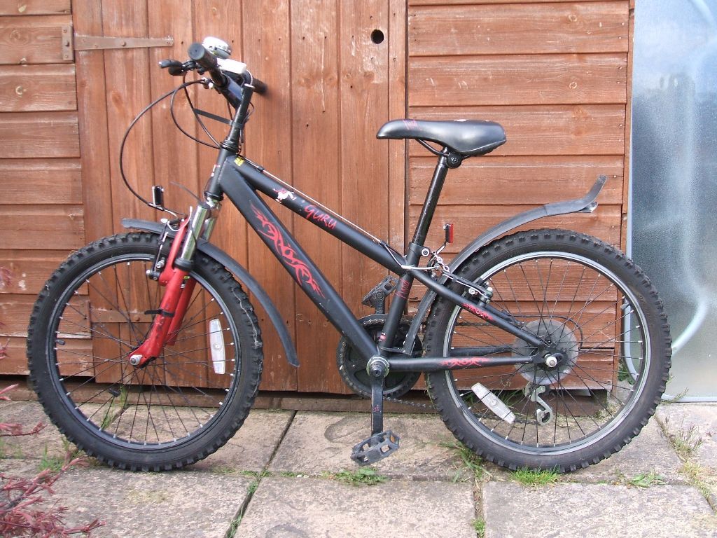 Halfords Apollo Guru childs Bike 20" wheels 10" frame, 6 gears, front