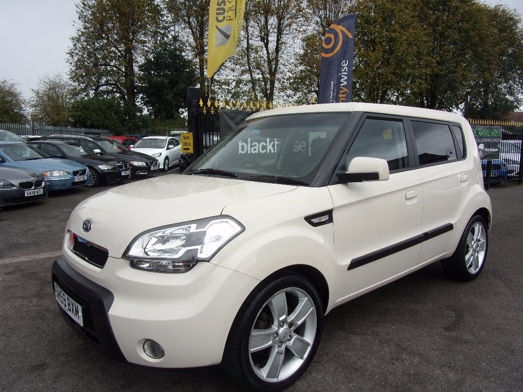 KIA SOUL 1.6 Shaker 5dr (white) 2009 in Halesowen, West Midlands