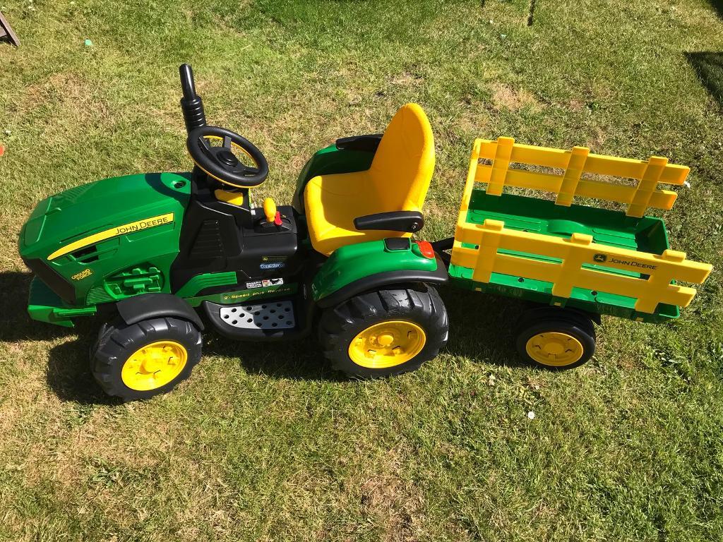 John Deere PegPérego Ride On Tractor & Trailer in Crookston, Glasgow