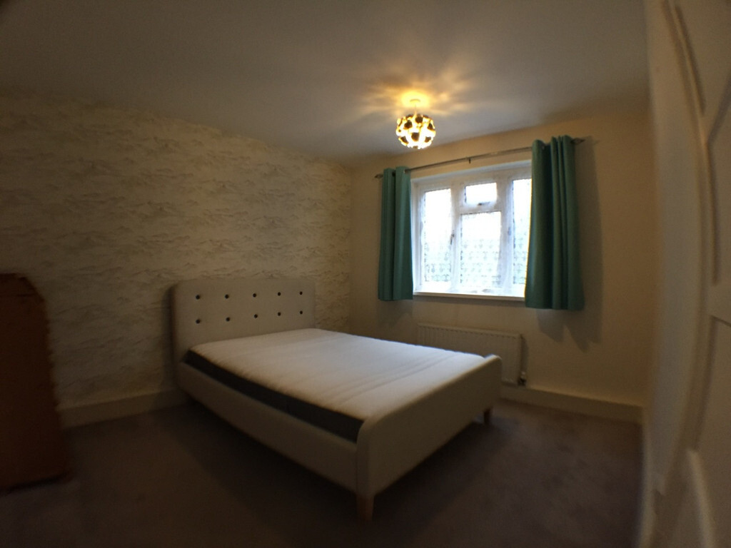 Lovely 1 Bedroom Ig10 Own Garden Dss Welcome In East