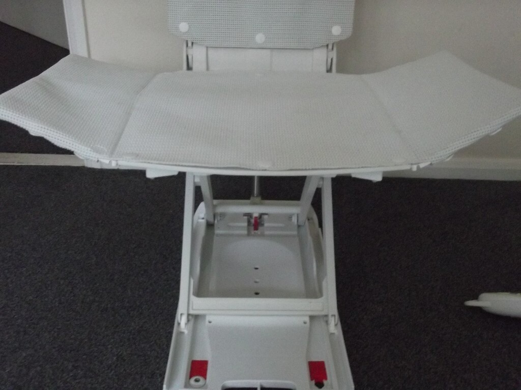 aquatec battery powered bath lift,only used a few times so in excellent