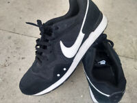 Nike venture runner trainers. size 10