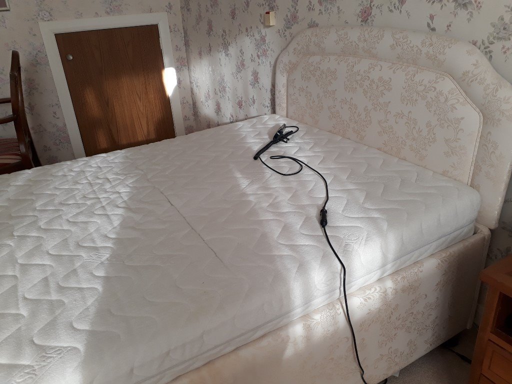 Willowbrook Elite Deluxe 4ft Massage & Adjustable Bed with Sensapaedic