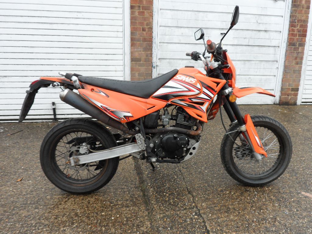 SINNIS APACHE 125 BREAKING, MOST PARTS AVAILABLE 2014