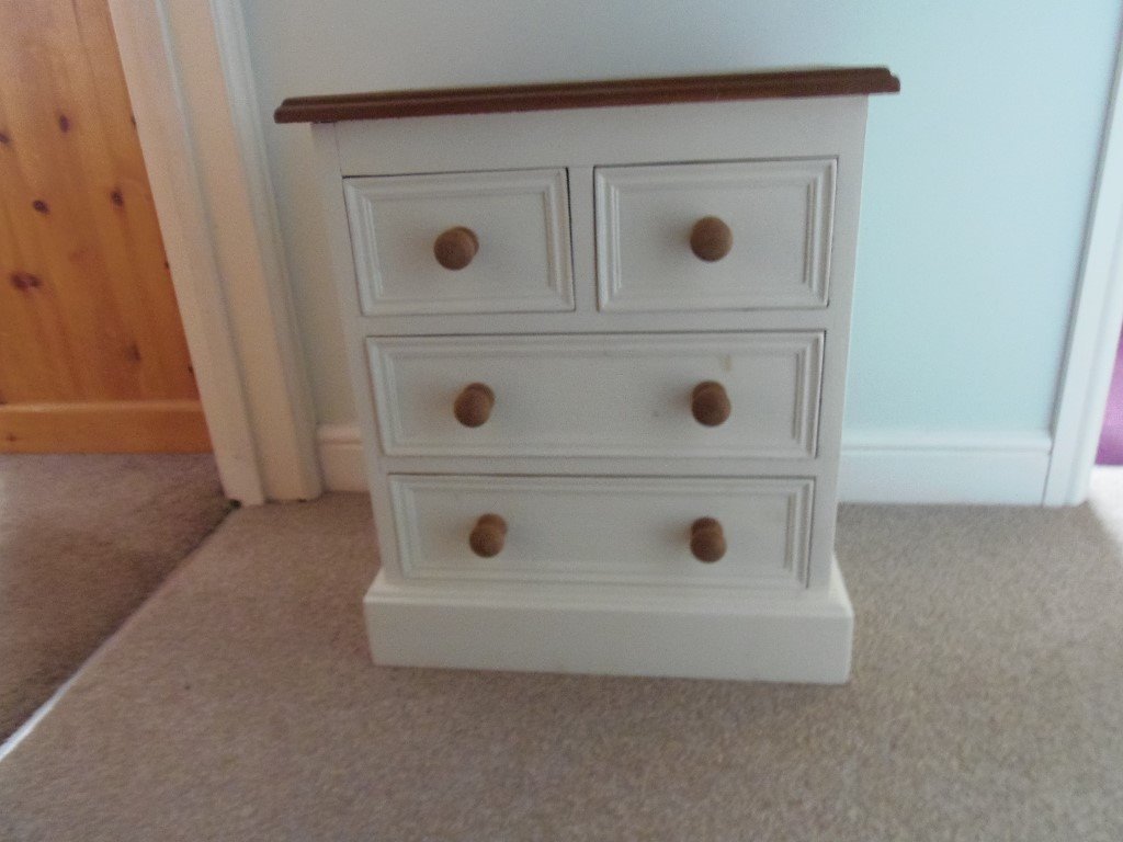 Bedroom furniture set Wardrobe, drawers and side cupboard cream