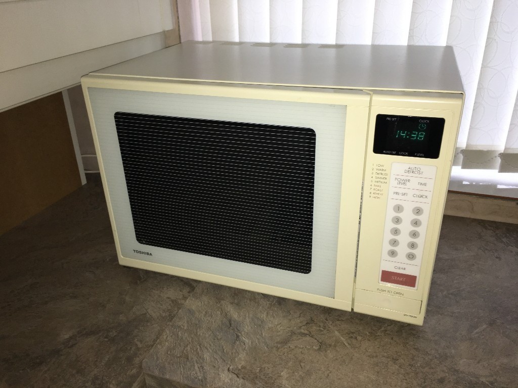 Toshiba large capacity microwave oven in good,clean ...